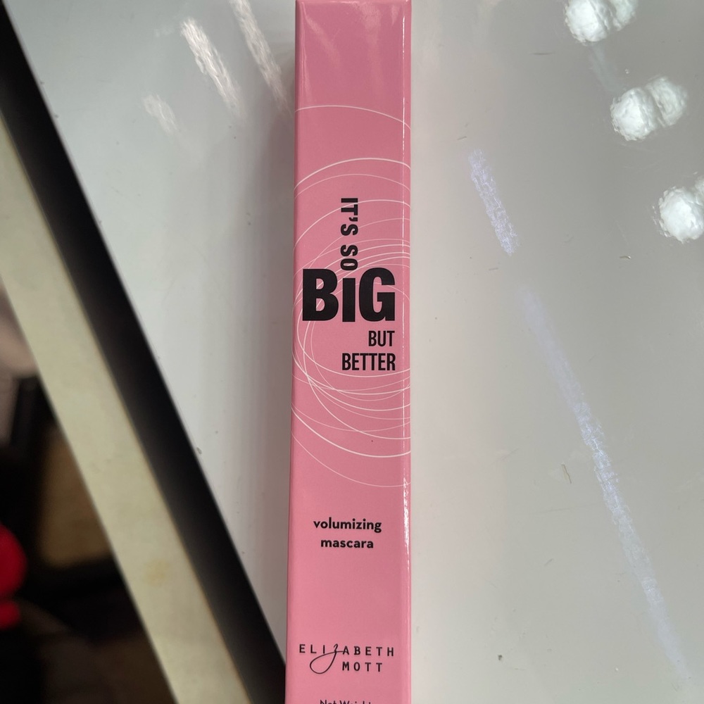 Voluminous Mascara -It’s so big but better Elizabeth Mott